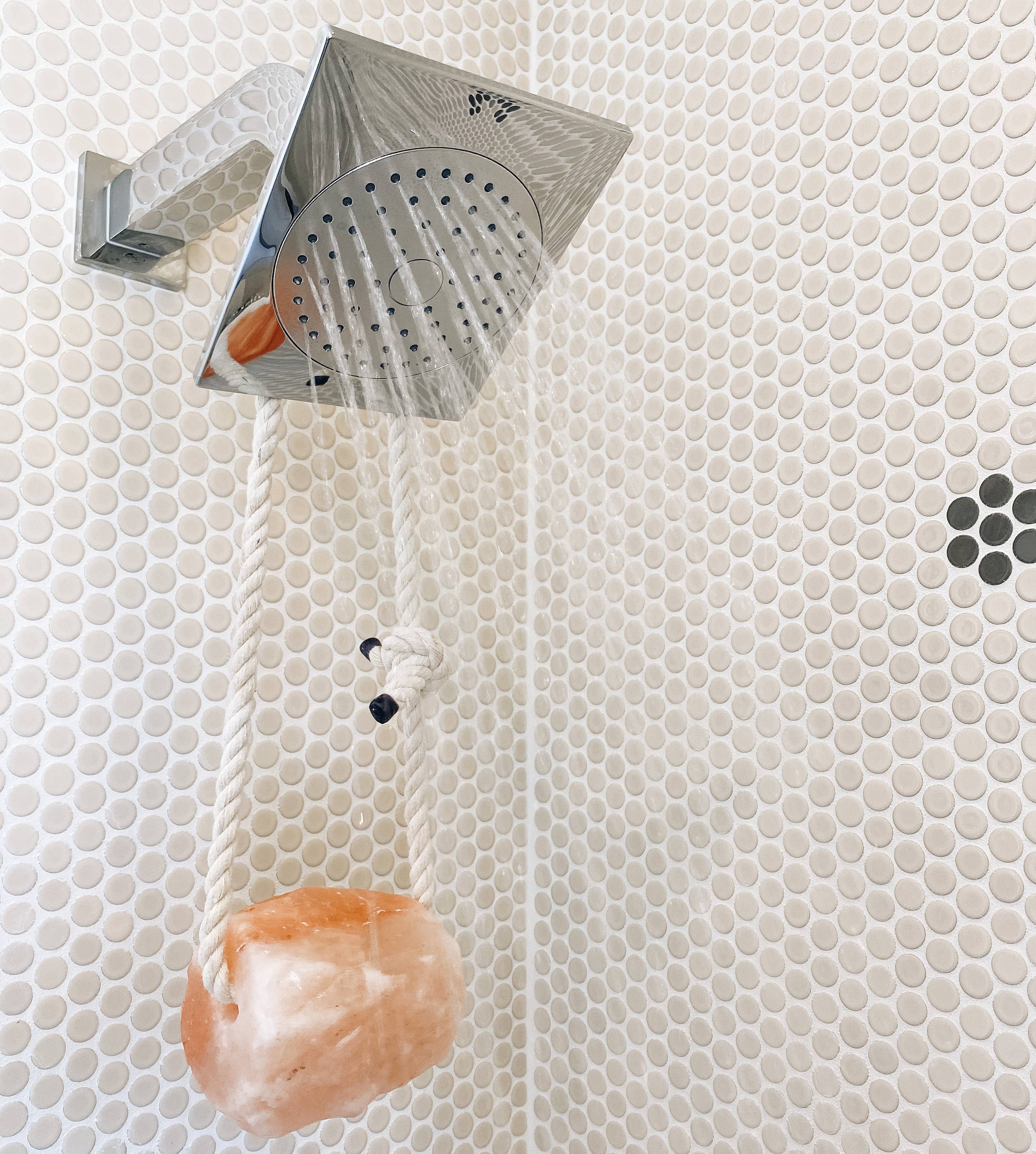 Rocks Detox - Petit rocher de sel de bain et de douche rose de l'Himalaya: Eucalyptus